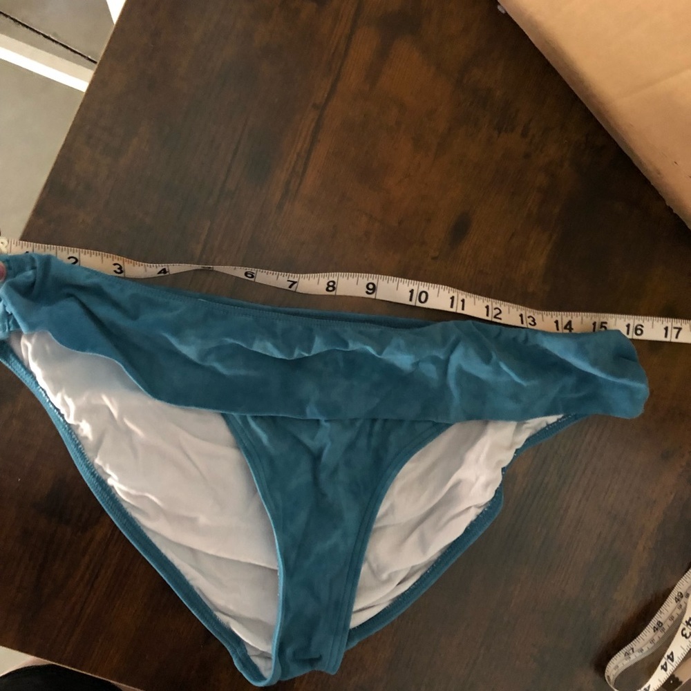 Bikini - Picture 2 of 3